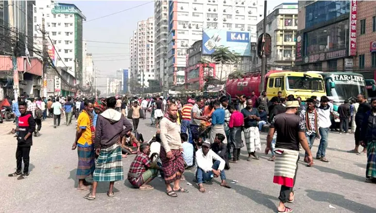 বাড্ডায় অটোরিকশা চালকদের সড়ক অবরোধ